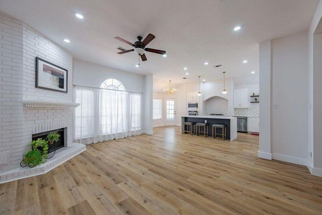 3311 Richland Dr, Sugar Land, TX 77478