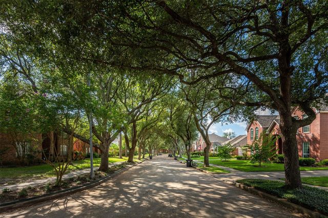 3311 Richland Dr, Sugar Land, TX 77478