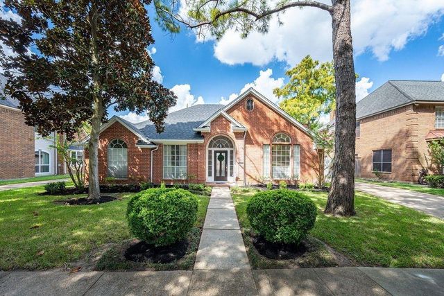 3311 Richland Dr, Sugar Land, TX 77478