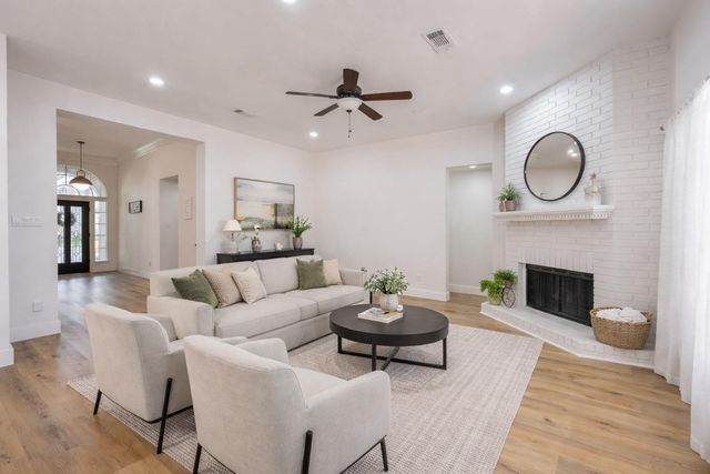 3311 Richland Dr, Sugar Land, TX 77478