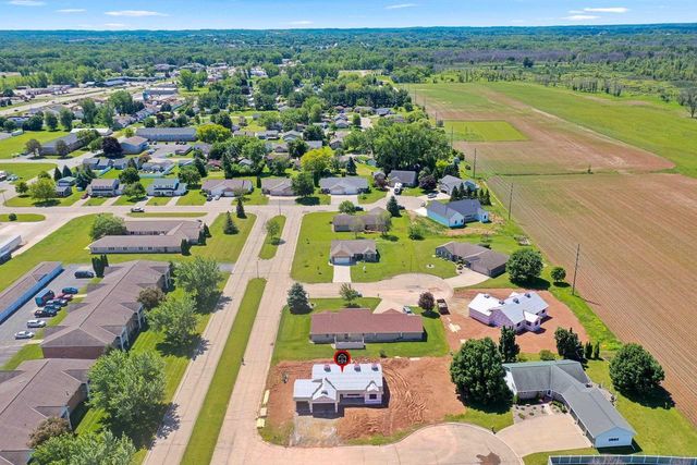 530 WILLOW COURT, New London, WI 54961