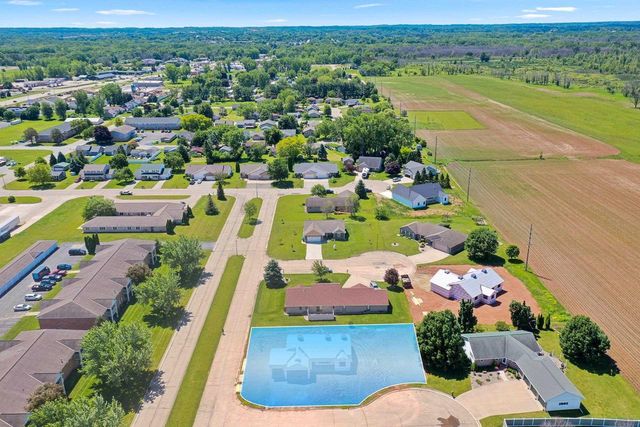 530 WILLOW COURT, New London, WI 54961