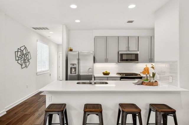 6800 Menchaca RD 13, Austin, TX 78745