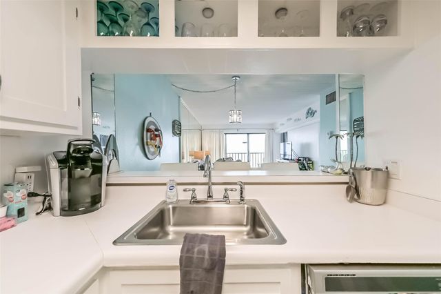 7310 Seawall Boulevard 404, Galveston, TX 77551