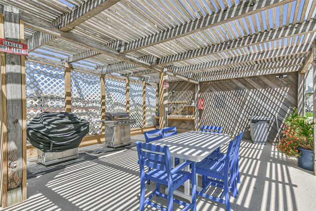 7310 Seawall Boulevard 404, Galveston, TX 77551