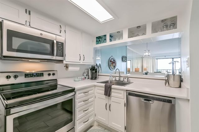 7310 Seawall Boulevard 404, Galveston, TX 77551