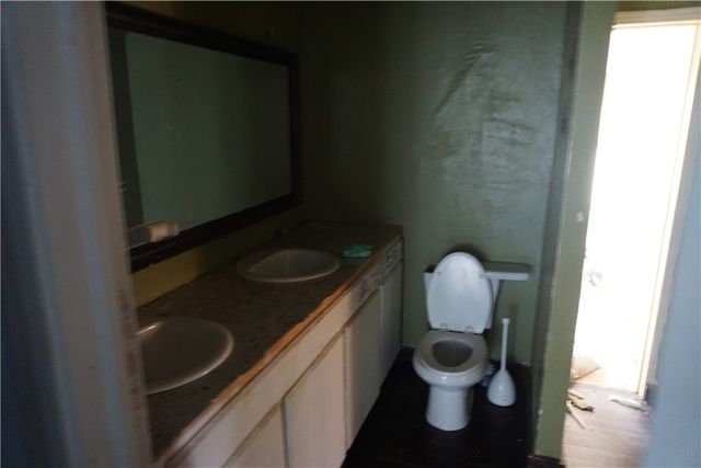 403 South Easterwood Street, Hearne, TX 77859