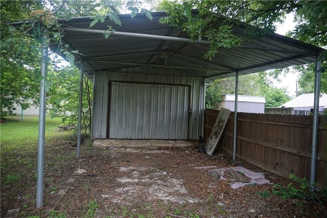 403 South Easterwood Street, Hearne, TX 77859