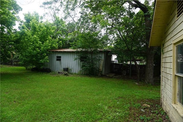 403 South Easterwood Street, Hearne, TX 77859