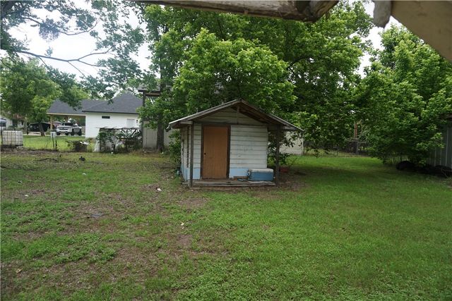 403 South Easterwood Street, Hearne, TX 77859