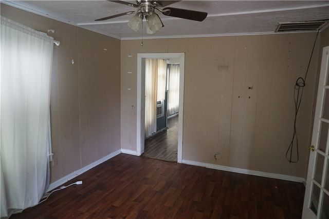 403 South Easterwood Street, Hearne, TX 77859