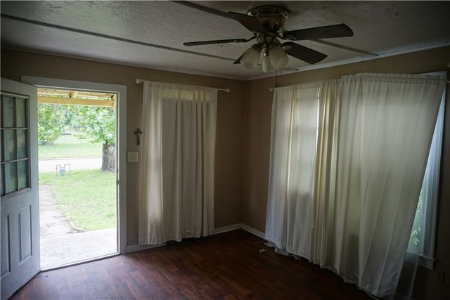 403 South Easterwood Street, Hearne, TX 77859