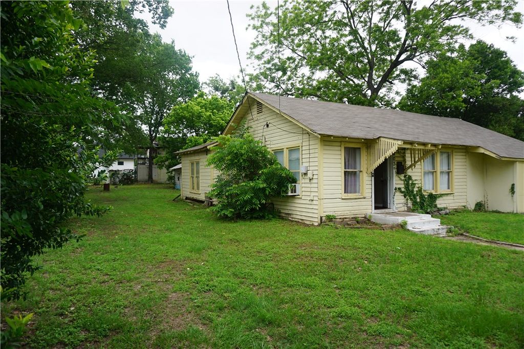 403 South Easterwood Street, Hearne, TX 77859 — photo 4