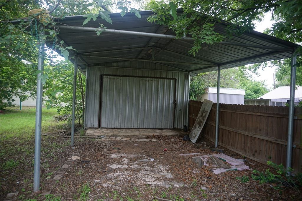 403 South Easterwood Street, Hearne, TX 77859 — photo 5