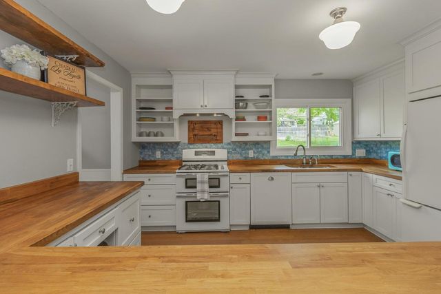 16404 Temple Drive S, Minnetonka, MN 55345