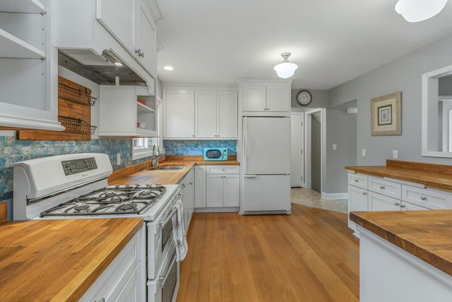 16404 Temple Drive S, Minnetonka, MN 55345