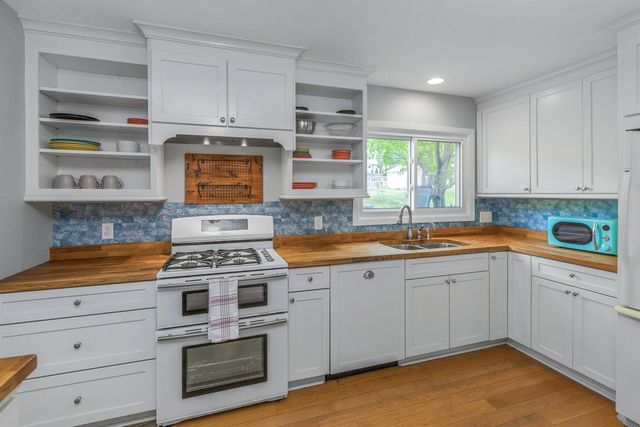 16404 Temple Drive S, Minnetonka, MN 55345