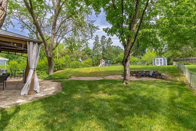 16404 Temple Drive S, Minnetonka, MN 55345