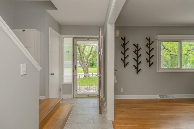 16404 Temple Drive S, Minnetonka, MN 55345