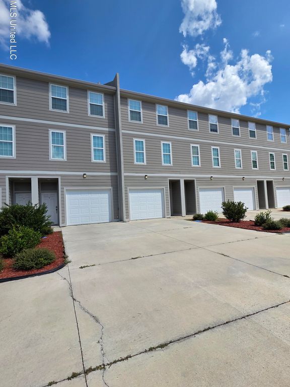 107 E Orchard Loop, 107, D'iberville, MS 39540