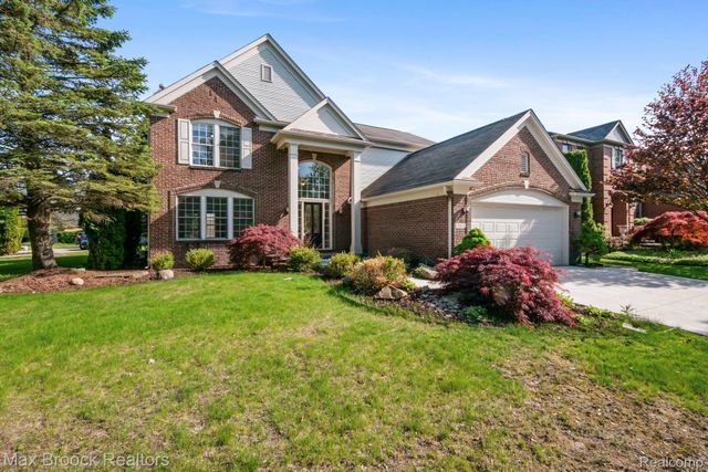 7657 Windgate Circle, West Bloomfield Charter Township, MI 48323
