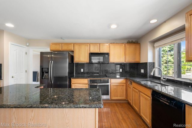 7657 Windgate Circle, West Bloomfield Charter Township, MI 48323