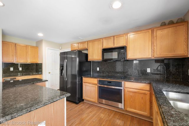 7657 Windgate Circle, West Bloomfield Charter Township, MI 48323