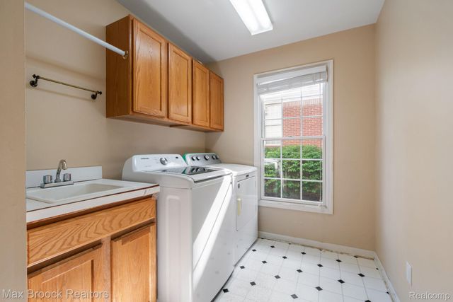 7657 Windgate Circle, West Bloomfield Charter Township, MI 48323