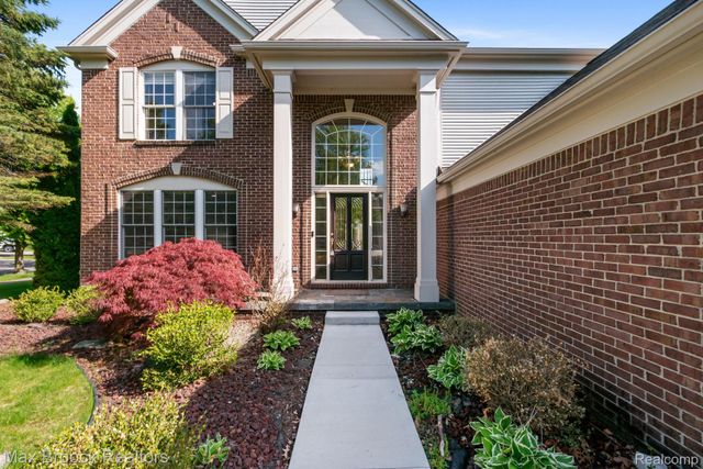 7657 Windgate Circle, West Bloomfield Charter Township, MI 48323