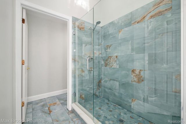 7657 Windgate Circle, West Bloomfield Charter Township, MI 48323