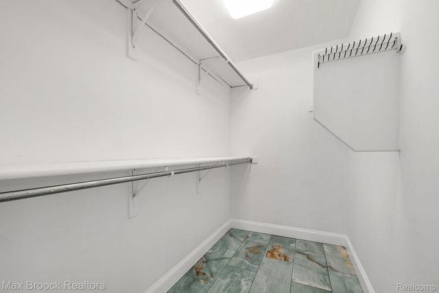 7657 Windgate Circle, West Bloomfield Charter Township, MI 48323