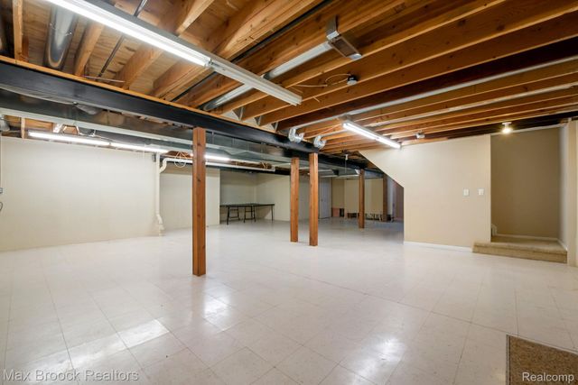 7657 Windgate Circle, West Bloomfield Charter Township, MI 48323