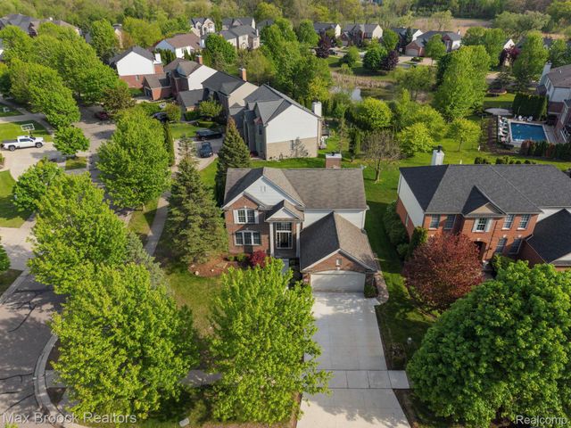 7657 Windgate Circle, West Bloomfield Charter Township, MI 48323