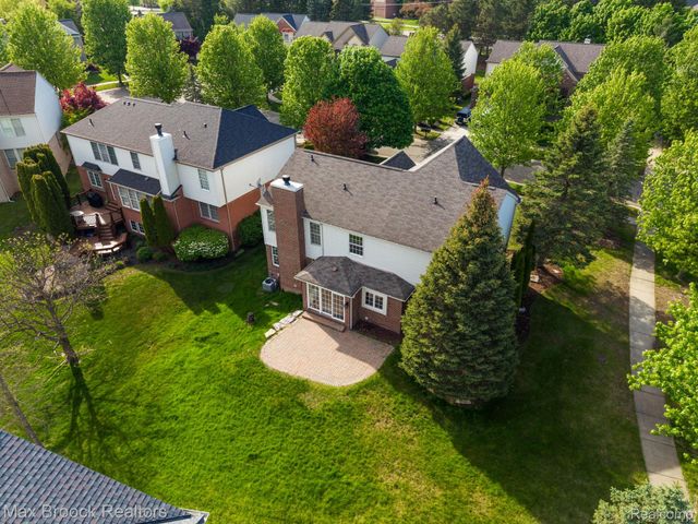 7657 Windgate Circle, West Bloomfield Charter Township, MI 48323