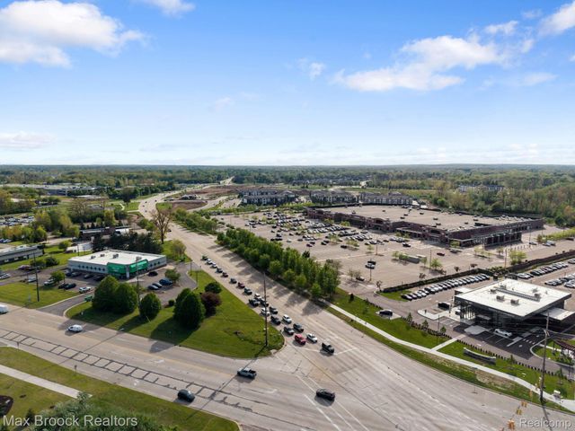 7657 Windgate Circle, West Bloomfield Charter Township, MI 48323