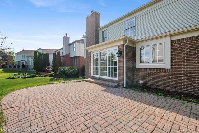 7657 Windgate Circle, West Bloomfield Charter Township, MI 48323