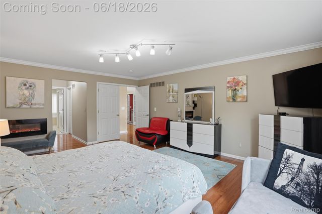 29126 Eastman Trail, Novi, MI 48377