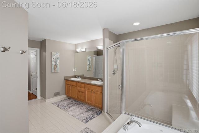 29126 Eastman Trail, Novi, MI 48377