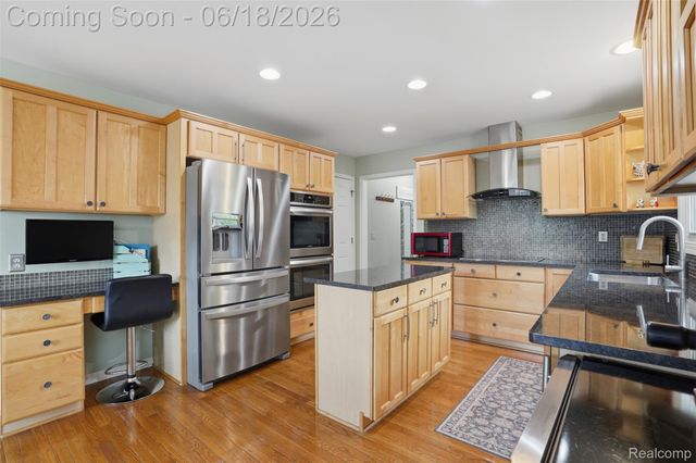 29126 Eastman Trail, Novi, MI 48377
