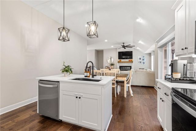 1283 NW Lindenwood Drive, Grain Valley, MO 64029