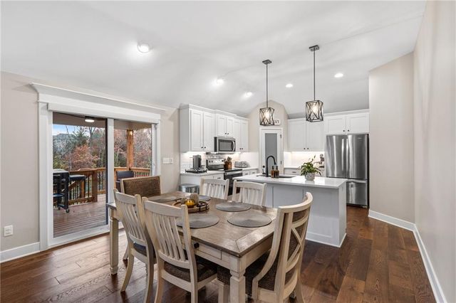 1283 NW Lindenwood Drive, Grain Valley, MO 64029