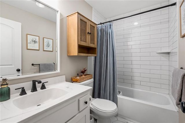 1283 NW Lindenwood Drive, Grain Valley, MO 64029