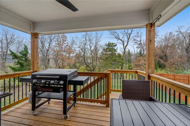 1283 NW Lindenwood Drive, Grain Valley, MO 64029