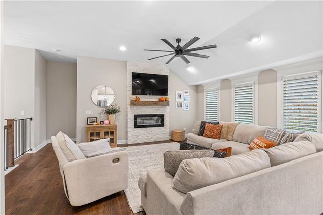 1283 NW Lindenwood Drive, Grain Valley, MO 64029