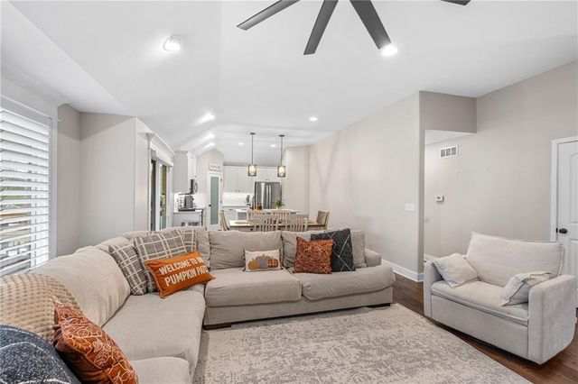 1283 NW Lindenwood Drive, Grain Valley, MO 64029