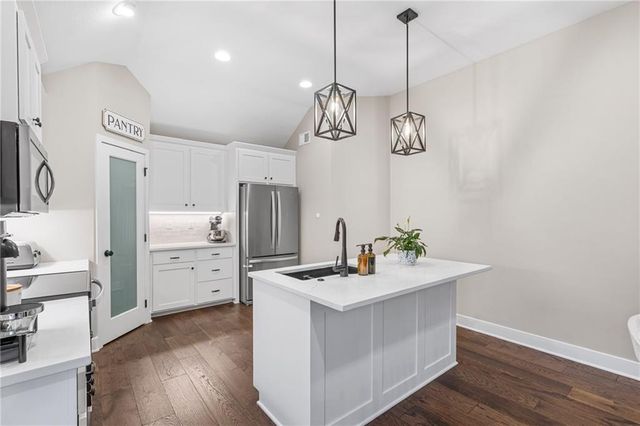 1283 NW Lindenwood Drive, Grain Valley, MO 64029