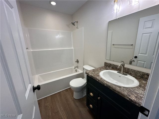 3253 Glen Oaks Drive, Youngstown, OH 44511