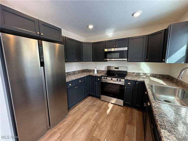 3253 Glen Oaks Drive, Youngstown, OH 44511