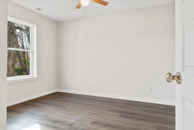 1229 N Warren Avenue, Springfield, MO 65802