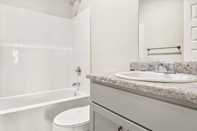 1229 N Warren Avenue, Springfield, MO 65802